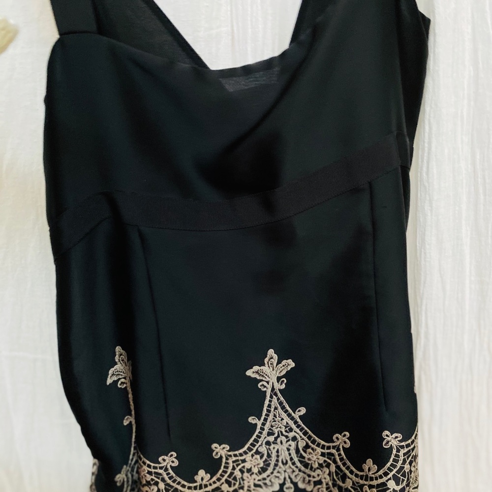Sleeveless Black Too with Taupe design